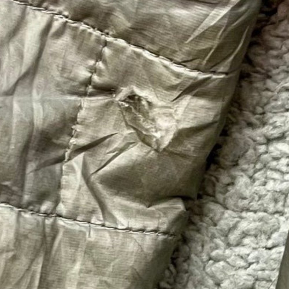 Patagonia Women's Silver Quilted Puffer Jacket - Picture 3 of 12